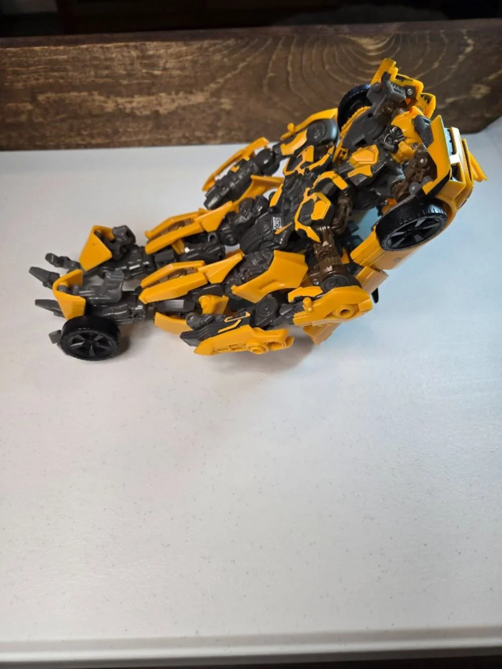 Transformers: Dark of the Moon MechTech Leader Class Bumblebe. Loose. READ